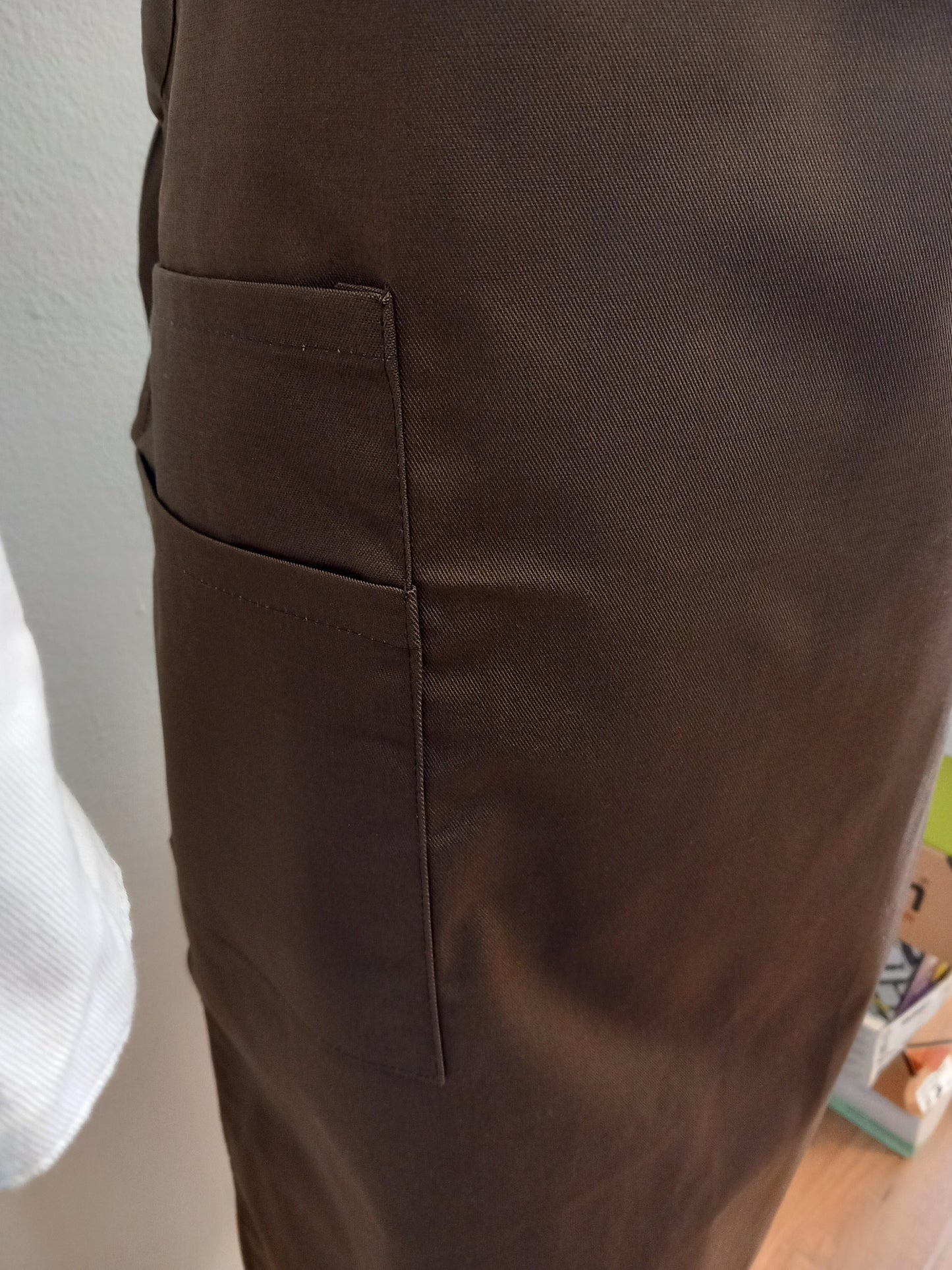 grembiule a pettorina brown